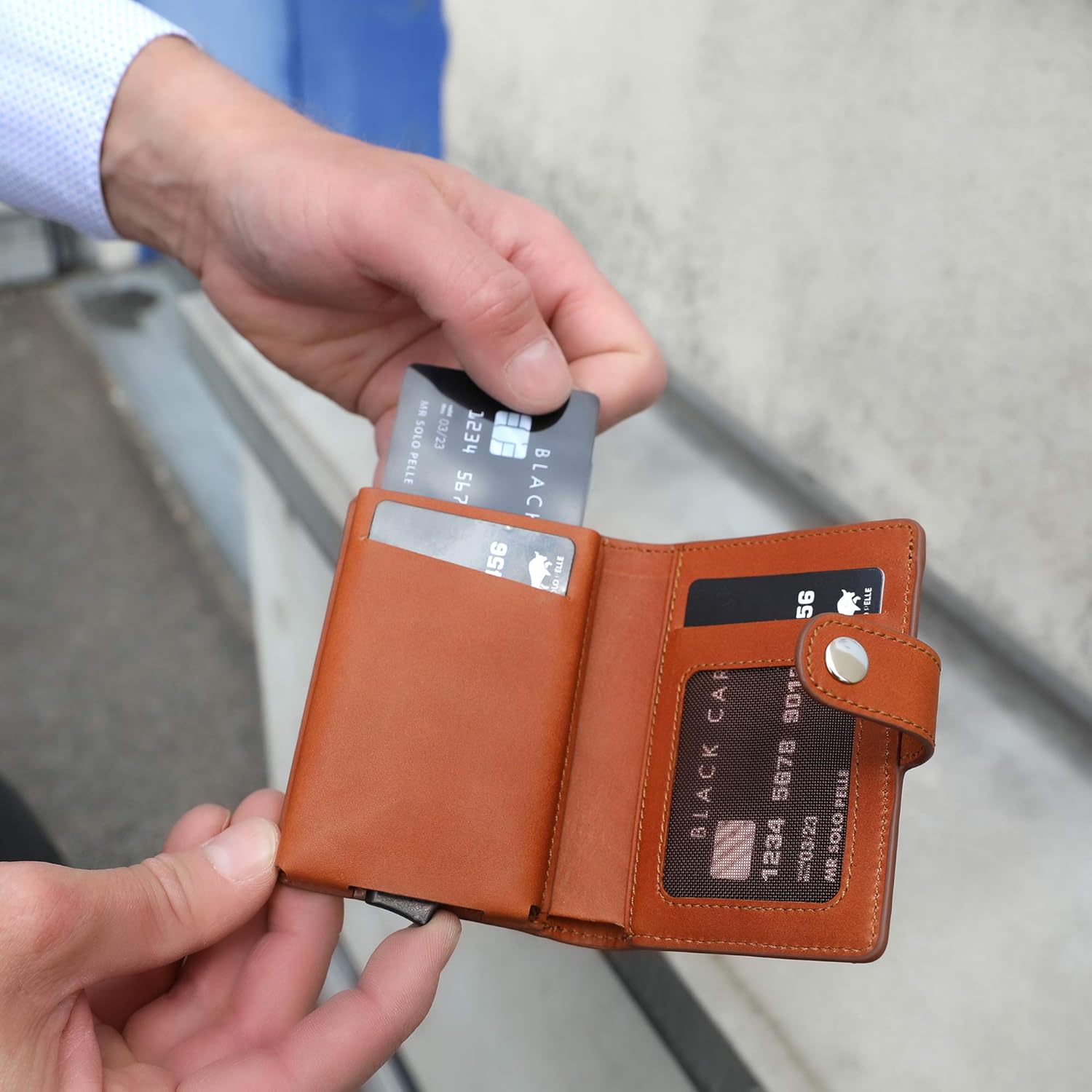 Solo Pelle Leder Geldbörse Q-Wallet mit integriertem Kartenetui für 15  Karten + Geldscheine geeignet | Kreditkartenetui mit RFID